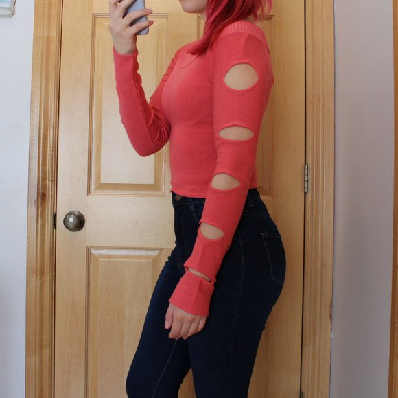 Cropped Pink Sweater - Picture 2 of 6